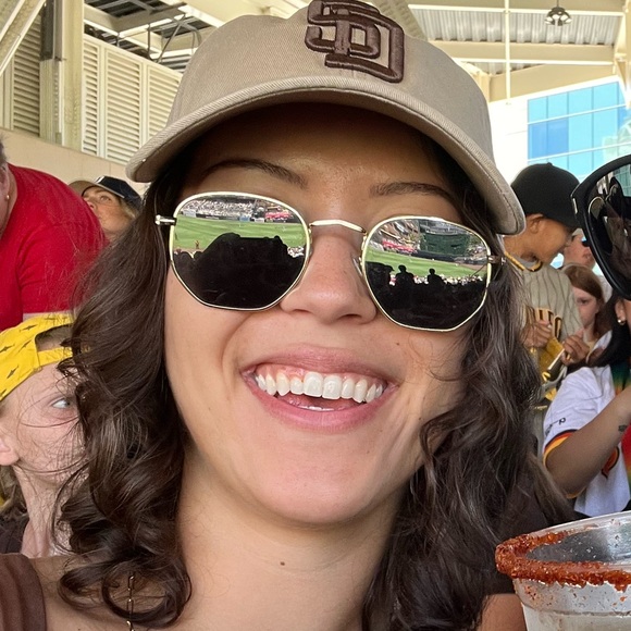 Meet your Posher, Samantha - Picture 1 of 1